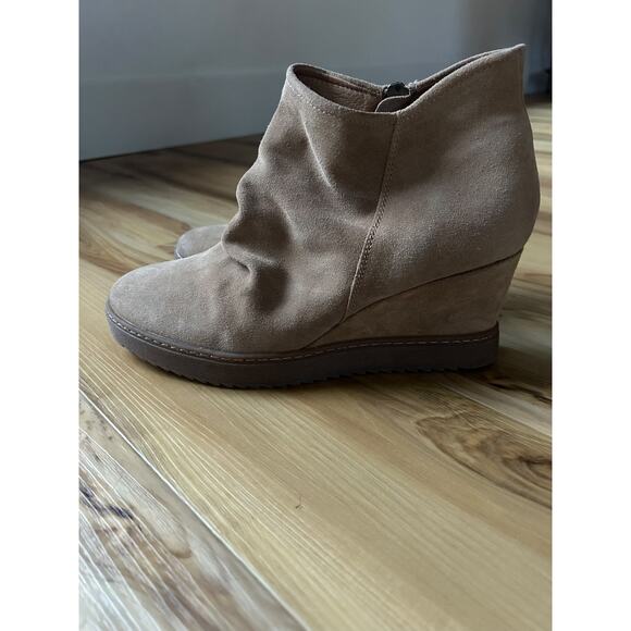 Aqua Sofft Women's Siri Taupe Brown Suede Waterproof Wedge Ankle Boot 9 ½ M - Picture 3 of 9